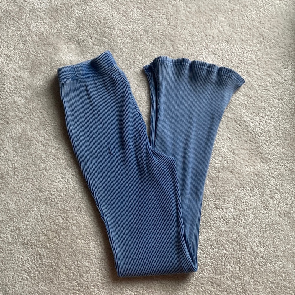 URBAN OUTFITTERS blue flair pants